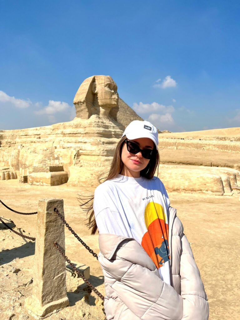 30+ Celebrity-Inspired Egypt Outfits for Your Egyptian Getaway